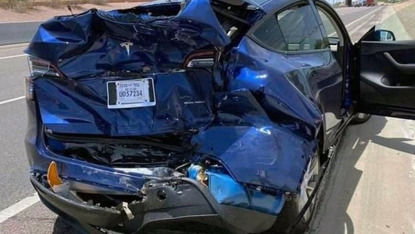 Tesla Model Y accusata per la sicurezza dei sedili: peggio delle sedie in giardino