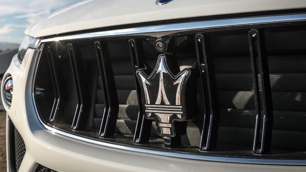 Maserati suv, il baby Levante su strada con Stelvio