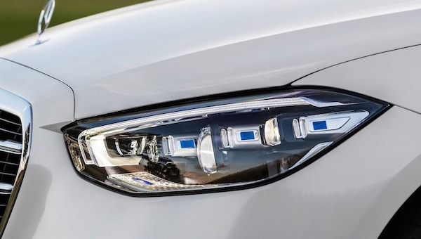 Nuova Mercedes Classe C, sfuggito il design del frontale