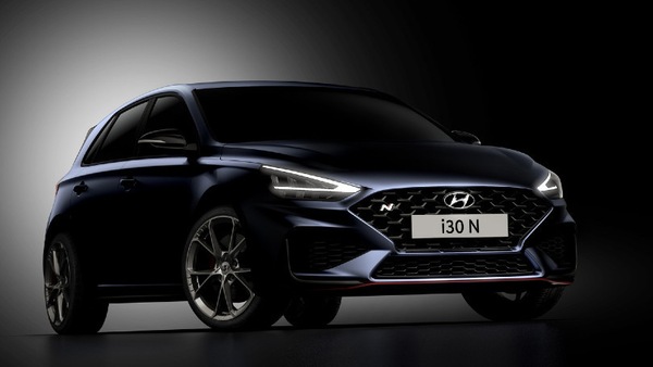 Hyundai toglie i veli alla nuova i30 N: ecco la hatchback sportiva