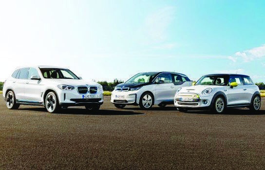 L'offensiva BMW elettrifica l'Europa