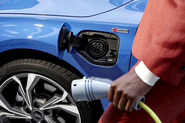 Il Governo valuta l'ipotesi di bloccare i diesel e i benzina nel 2035