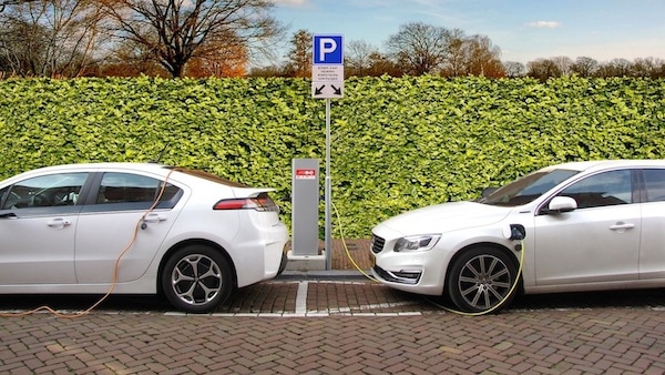 Auto elettriche, entro il 2030 saranno l’80% dei mezzi venduti