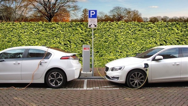 Auto elettriche, entro il 2030 saranno l’80% dei mezzi venduti