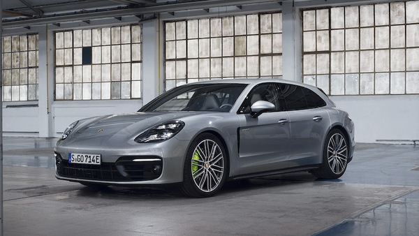 Porsche Panamera Turbo S E-Hybrid, il super ibrido fa cifra tonda
