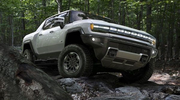 Hummer elettrico si guida anche in diagonale