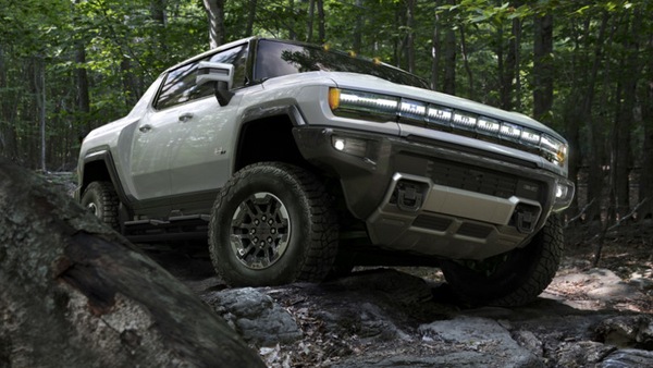 Hummer elettrico si guida anche in diagonale