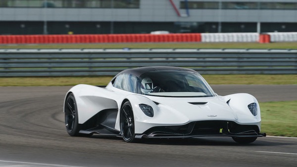 Aston Martin pensa al motore AMG per Valhalla