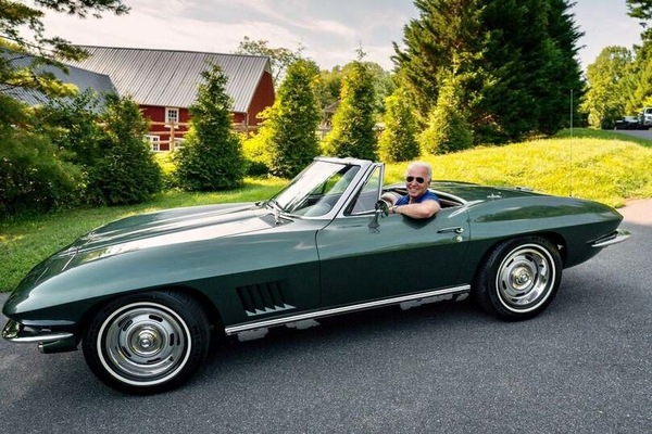 Joe Biden, la storia d'amore con la sua Chevrolet Corvette che non potrà più guidare