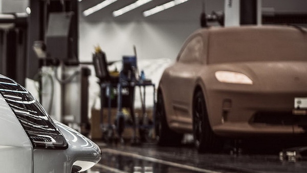 Porsche Macan elettrica spunta tra le "Unseen"