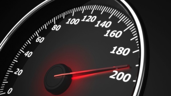 Limite di velocità: giusto frenare le auto moderne?