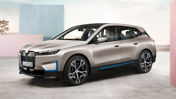 BMW iX, prosegue lo sviluppo del SAV che reinventa l'elettrico VIDEO