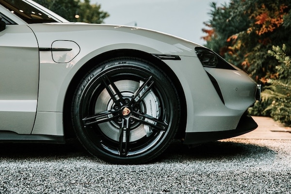 Pirelli Elect, pneumatici tecnologici per auto elettriche e ibride plug-in