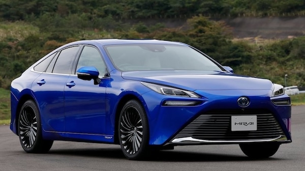 Nuova Toyota Mirai arriva in Europa e rivela la scheda tecnica