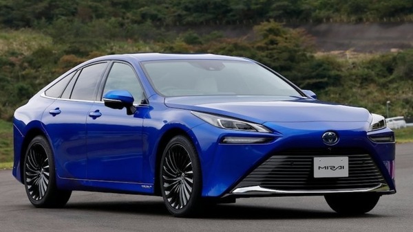 Nuova Toyota Mirai arriva in Europa e rivela la scheda tecnica