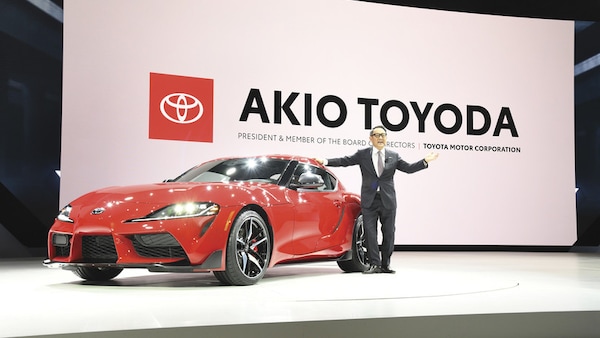 Toyota, Akio Toyoda sull’auto elettrica: sopravvalutata e pericolosa per l’industria