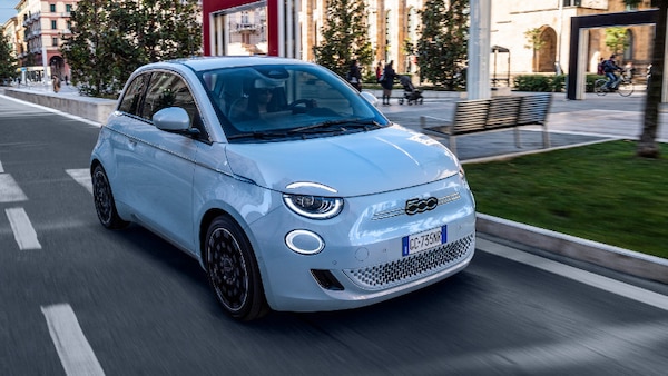 Fiat 500e, resta sempre connessa con Amazon Alexa