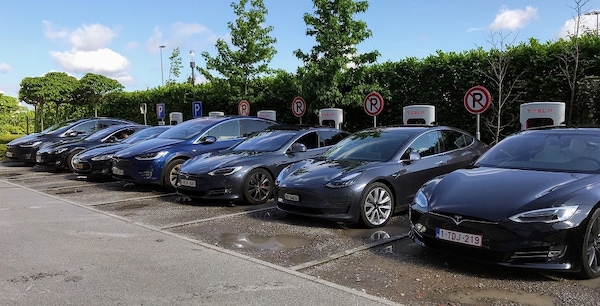 Auto a benzina vietate entro il 2035: il Massachusetts lancia le elettriche