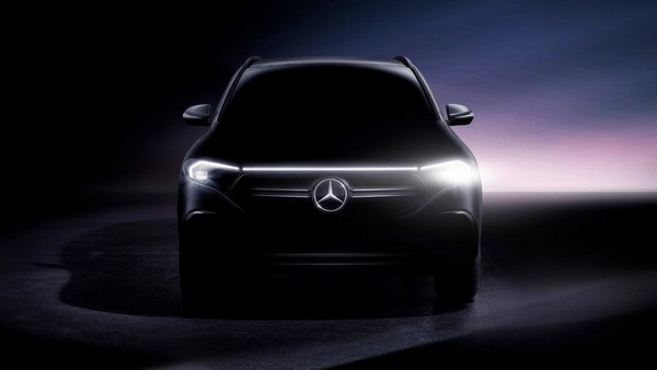Mercedes EQA, il teaser del frontale del SUV elettrico
