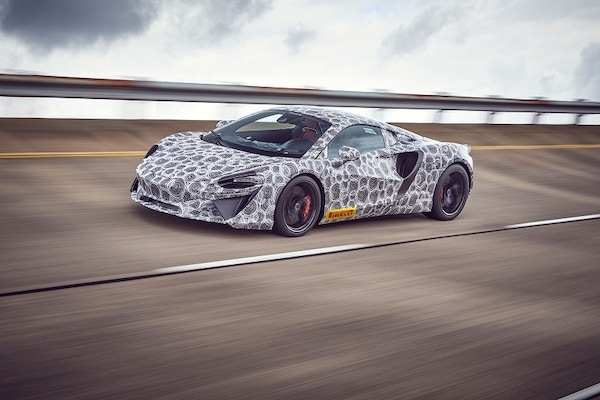 McLaren Artura, ecco quando presenteranno la supercar ibrida