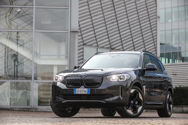 Sul prossimo numero di Auto: BMW iX3, divertimento sostenibile