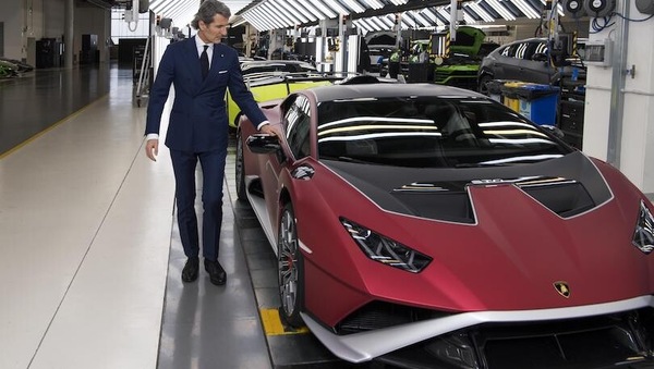Lamborghini, due modelli V12 tra le novità 2021