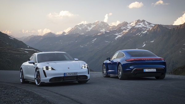 Porsche Taycan, aggiornamenti 2021: dalla ricarica alle prestazioni
