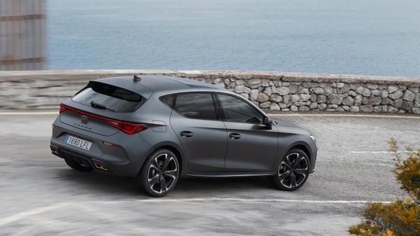 Cupra Leon ibrida plug-in, i prezzi di e-Hybrid 204 cavalli