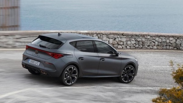Cupra Leon ibrida plug-in, i prezzi di e-Hybrid 204 cavalli