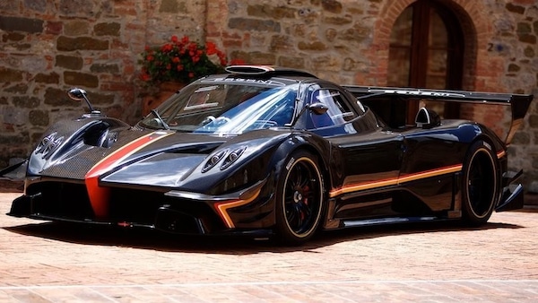 Pagani Zonda Revolution visita Lanzante, omologazione stradale in arrivo