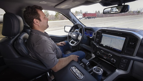 Ford BlueCruise, guida di Livello 2 senza mani su Mustang Mach-E