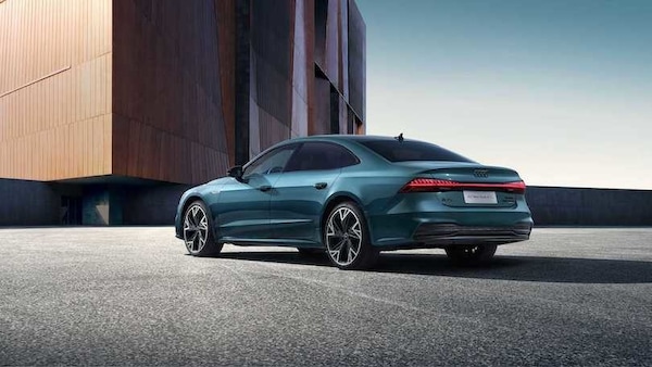 Audi A7 L, la maxi-berlina ibrida svelata al Salone di Shanghai