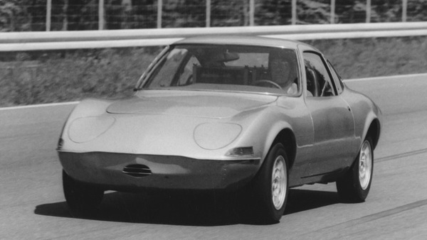 Opel Elektro GT, l'elettrica dei record compie 50 anni