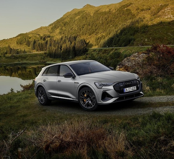 Audi e-tron 2022, il grande Suv elettrico si aggiorna