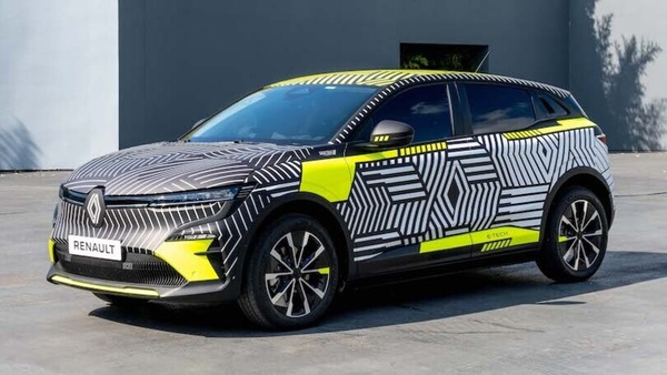 Renault Megane E-Tech, l'elettrica rivela lo stile definitivo