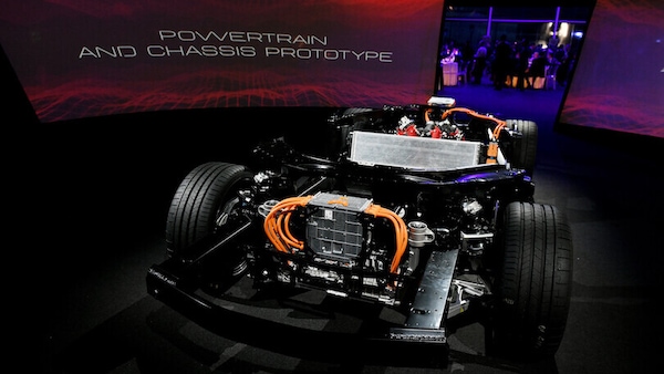 Ferrari V6 ibrida plug-in, i rumours su motore e architettura