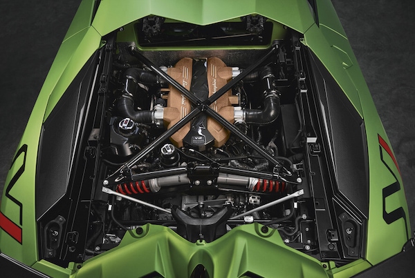 Lamborghini V12, una storia lunga quasi 60 anni