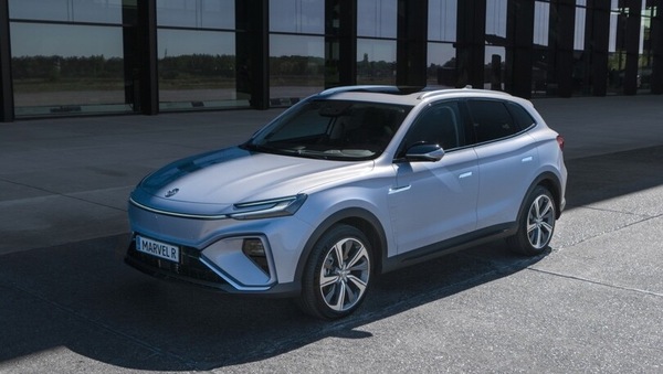 MG Marvel R, Suv elettrico "insolito" con i due motori posteriori