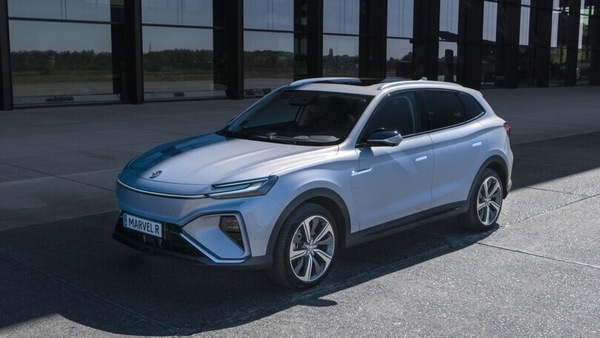 MG Marvel R, Suv elettrico "insolito" con i due motori posteriori