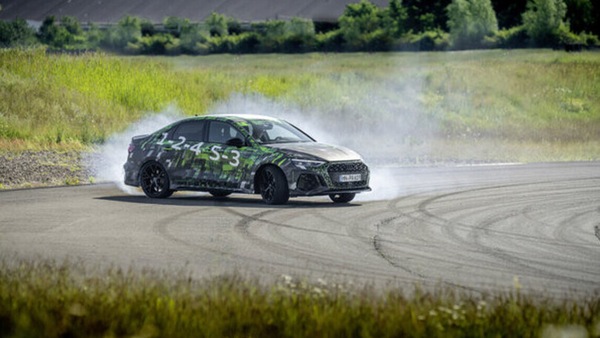 La nuova Audi RS 3 cede al fascino del drifting