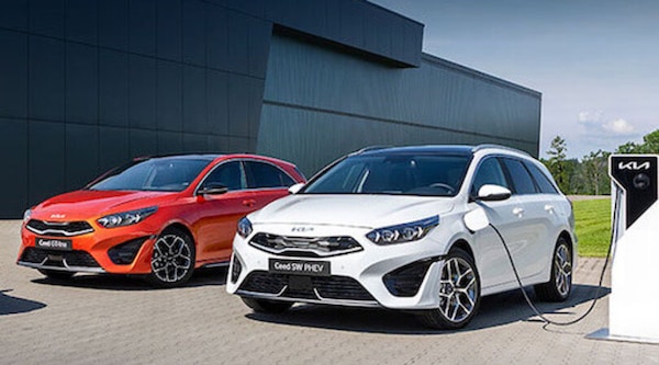 Kia Ceed 2021 restyling, il frontale fa il pieno di sportività