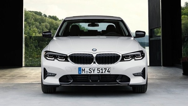 BMW Serie 3, restyling in arrivo: così cambia la calandra