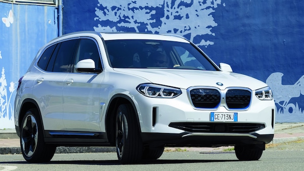 Sul prossimo numero di Auto in edicola: la prova della BMW iX3, quarto potere