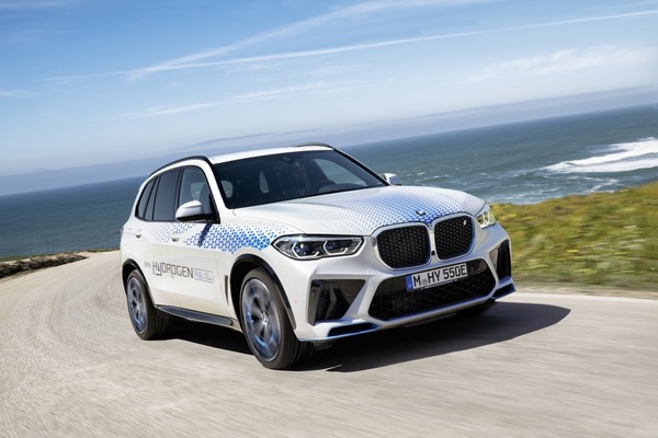 BMW iX5 Hydrogen, novità fuel cell