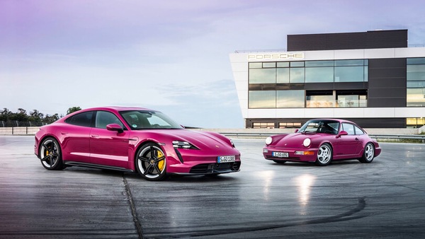 Porsche Taycan 2022: parcheggio da remoto e nuovi brillanti colori