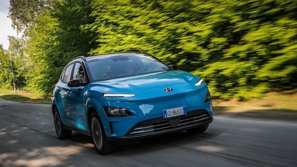 Hyundai Kona Electric, test drive lungo per scoprire l'elettrica