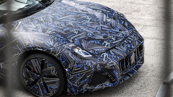 Maserati Granturismo, non solo elettrica: su strada i muletti della V6