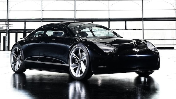 Ioniq 6, su strada i muletti dell'elettrica ispirata a Prophecy