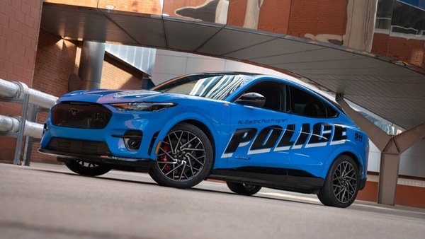 Mustang Mach-E è la prima elettrica che passa i test ella polizia del Michigan