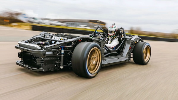 Porsche Mission R, la supersportiva elettrica a nudo